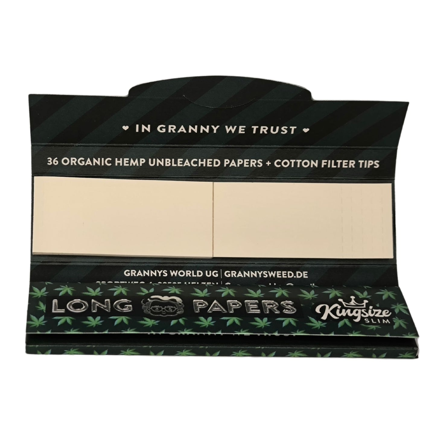Eine geöffnete Packung Granny's® Organic Long Papers mit ungebleichtem Hanfpapier und sichtbaren Baumwollfiltern, fotografiert auf neutralem Hintergrund.