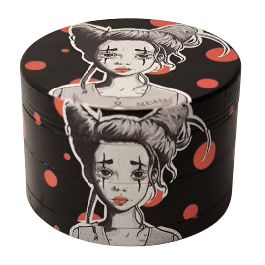 Stilvoller Anime Grinder mit markantem Anime-Mädchen-Design, 50mm groß und 4-teilig – perfekter Grinder für stilbewusste Anime-Liebhaber.