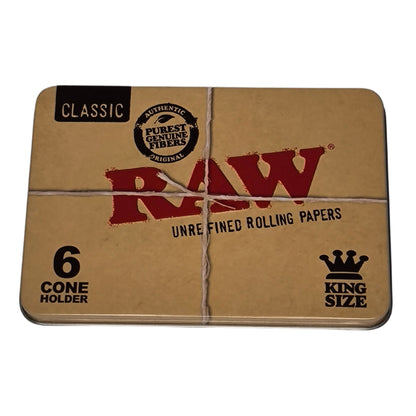 Vorderseite der RAW Classic Jointdose aus Metall für King Size Cones, im typischen RAW-Design mit Logo und Kordeloptik. Platz für 6 Cones.