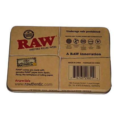 Rückseite der RAW Classic Jointdose mit Produktinformationen, Nachhaltigkeitssymbolen und Barcode. Perfekt zur sicheren Aufbewahrung.