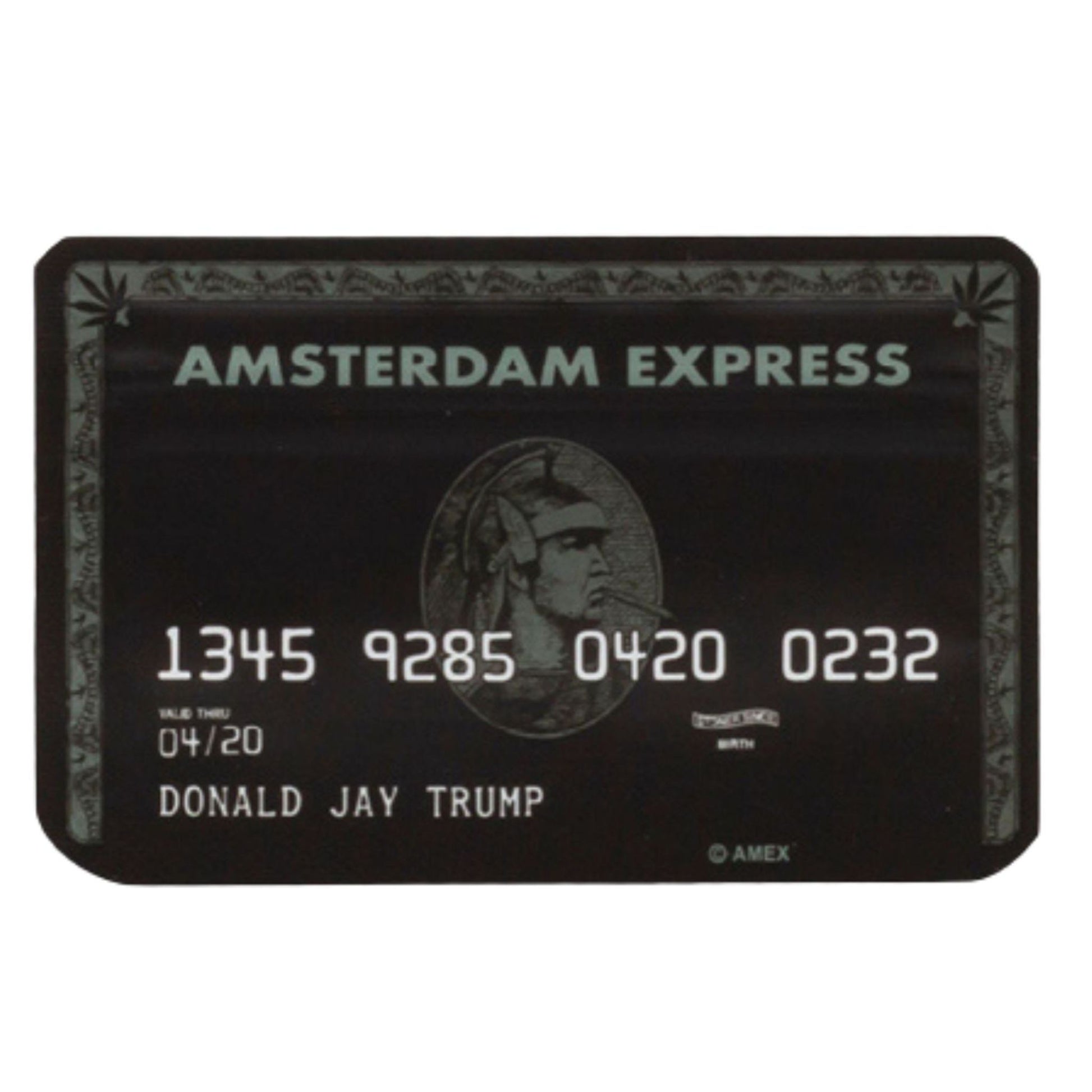 Geruchsdichter Zip-Beutel im Kreditkarten-Design mit Aufschrift "Amsterdam Express" und fiktivem Namen Donald Jay Trump