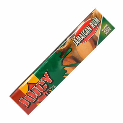 Juicy Jays King Size Slim Papers mit jamaikanischem Rum-Aroma, aromatisierte Longpapers auf weißem Hintergrund