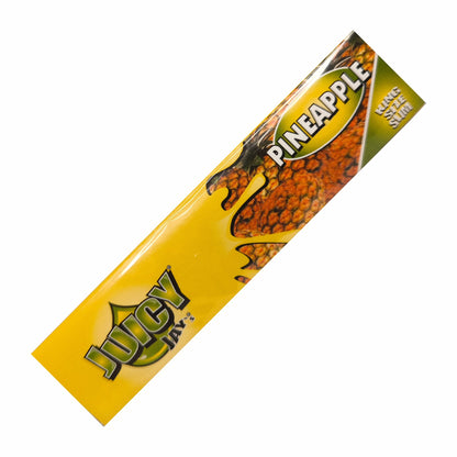 Juicy Jays King Size Slim Papers mit Ananas-Aroma auf weißem Hintergrund